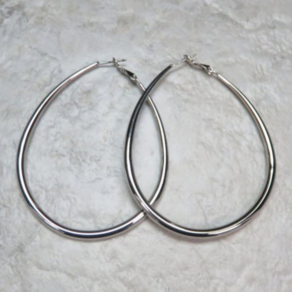 Bebe silver ultra-light teardrop hoop earrings - Picture 5 of 5